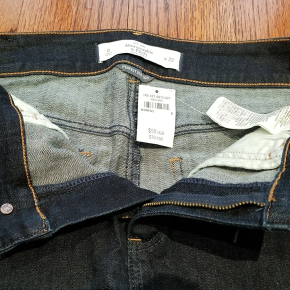 Abercrombie and Fitch Denim Skirt Size 8 NWT - Picture 2 of 4